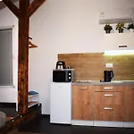 Jonashouse - Great Location Near Center- Personal Or Self Check-in