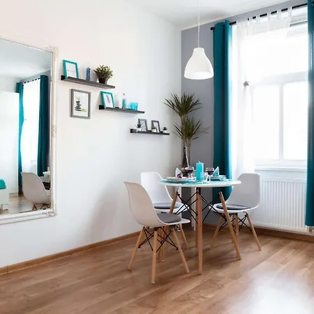 Jonas - Great Location Near Center Apartman *