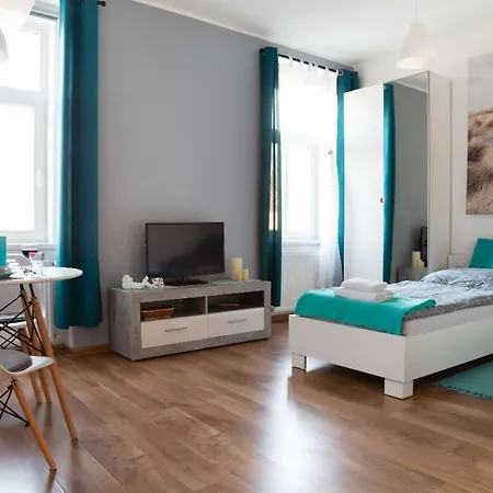 Jonashouse - Great Location Near Center- Personal Or Self Check-in Apartment