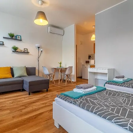 Jonas - Great Location Near Center Apartman