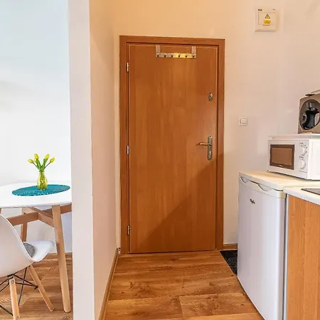 Jonashouse - Great Location Near Center- Personal Or Self Check-in