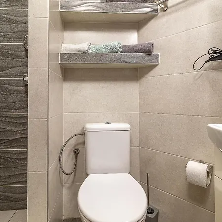 Jonashouse - Great Location Near Center- Personal Or Self Check-in Apartment