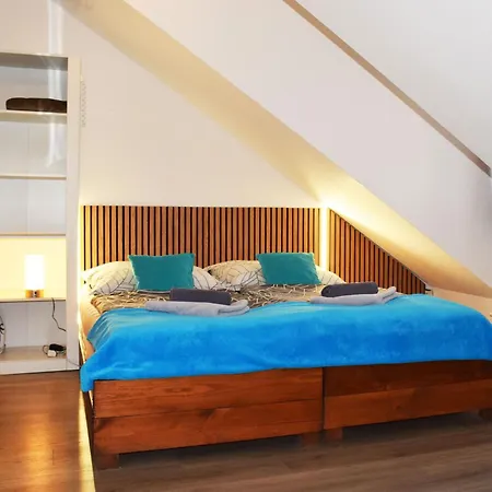 Jonashouse - Great Location Near Center- Personal Or Self Check-in Apartment