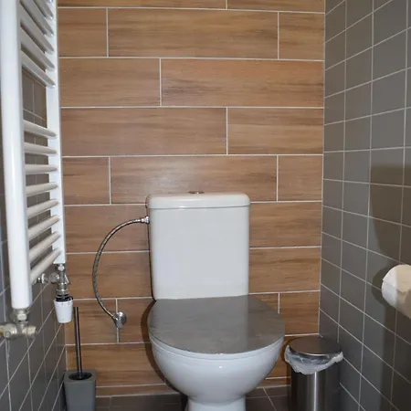 Jonashouse - Great Location Near Center- Personal Or Self Check-in Apartment