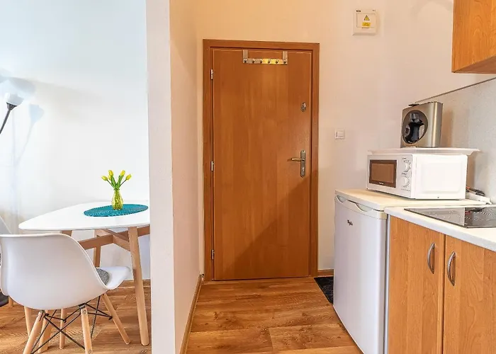 Jonashouse - Great Location Near Center- Personal Or Self Check-in