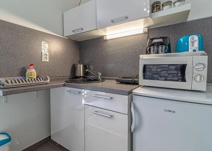 Jonashouse - Great Location Near Center- Personal Or Self Check-in