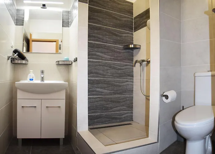 Jonashouse - Great Location Near Center- Personal Or Self Check-in *