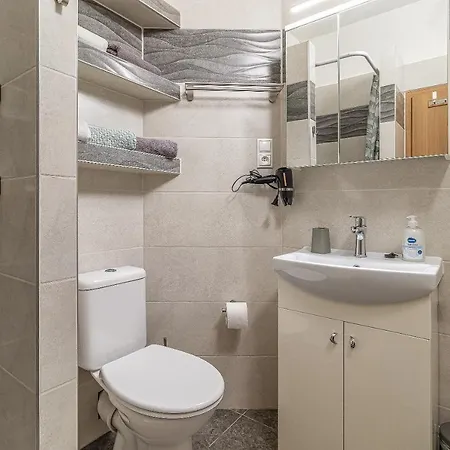 Jonashouse - Great Location Near Center- Personal Or Self Check-in Μπρατισλάβα