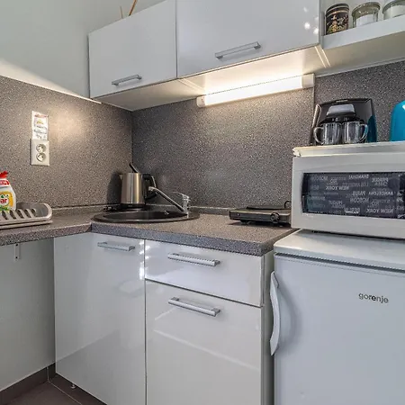 Jonashouse - Great Location Near Center- Personal Or Self Check-in