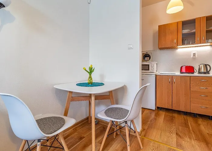 Jonashouse - Great Location Near Center- Personal Or Self Check-in