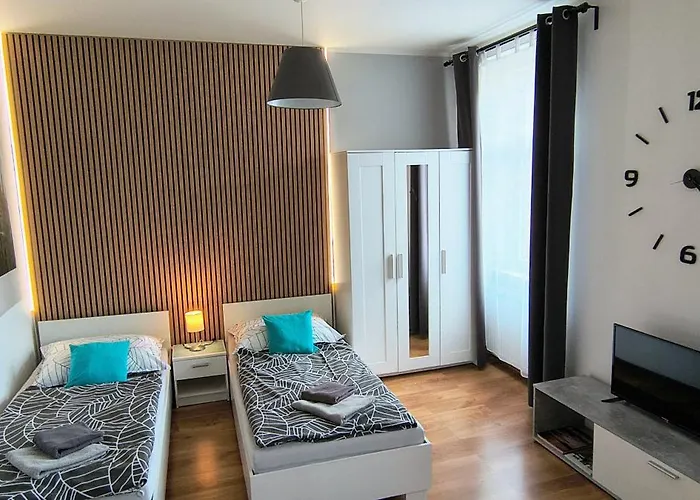 Jonashouse - Great Location Near Center- Personal Or Self Check-in